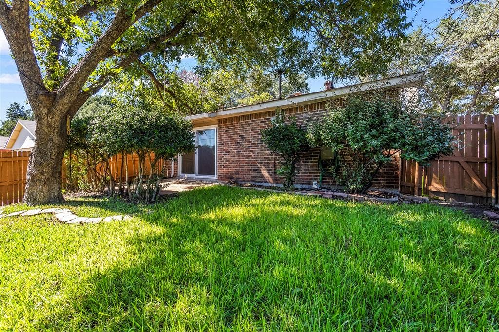3505 S Columbine Lane, Grand Prairie, TX 75052