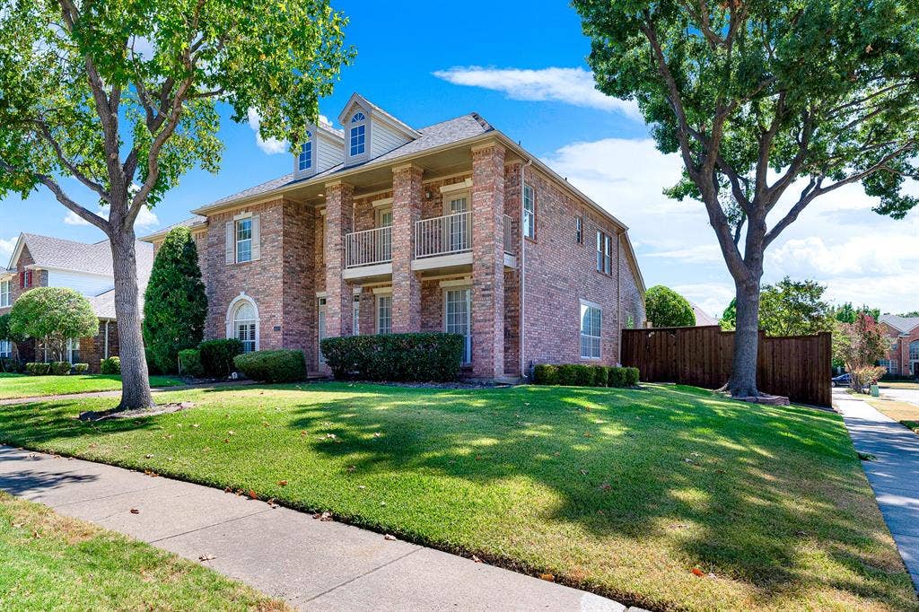 4020 MAYFLOWER Lane, Plano, TX 75024 Situated on a large corner lot, mature shade trees frame a manicured front lawn and concrete walkway leading up to the entrance. Enjoy quiet neighborhood walks right outside your front door.