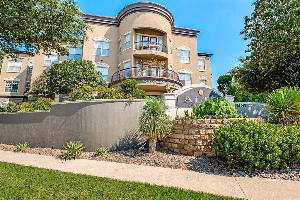 4201 Lomo Alto Drive, #203, Highland Park, TX 75219 The ALTO Highland Park Leasing Office - Apartments & Brownstones