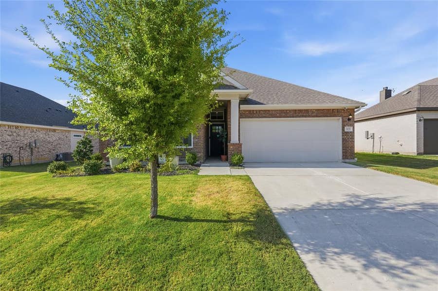 Property photo for 303 Ranch Road, Justin, TX