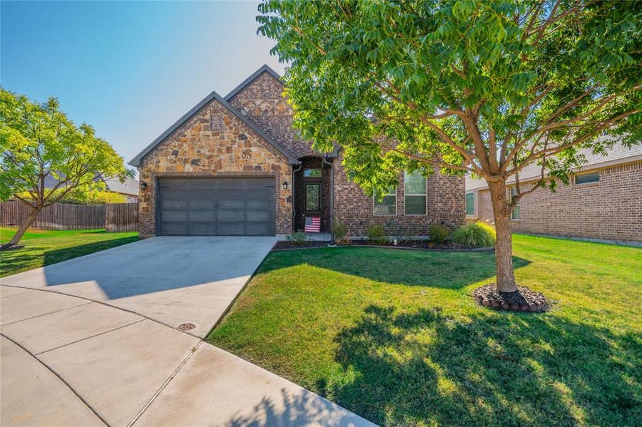 Property photo for 3005 Dry Creek Court, Decatur, TX