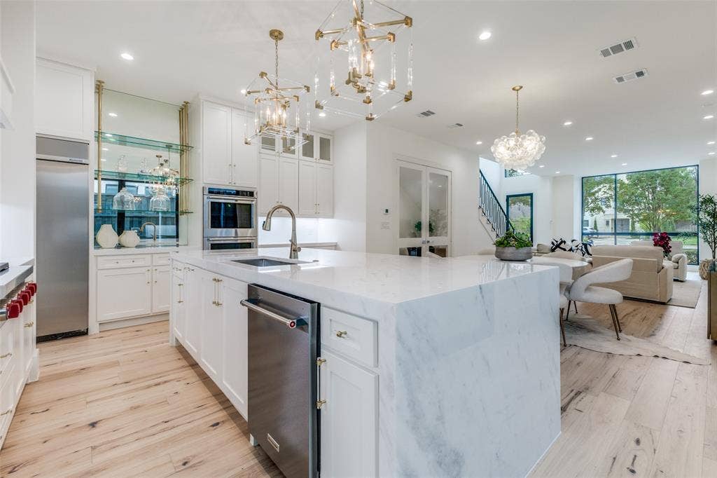 3629 McFARLIN Boulevard, University Park, TX 75205 Built-in refrigerator & double ovens