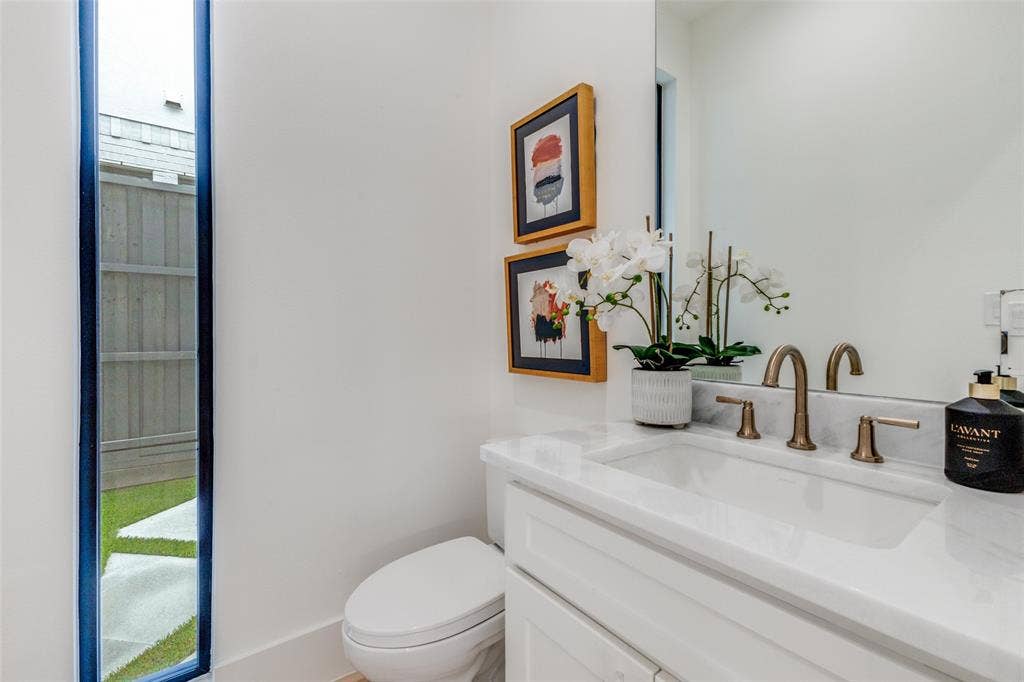 3629 McFARLIN Boulevard, University Park, TX 75205 Powder Bath