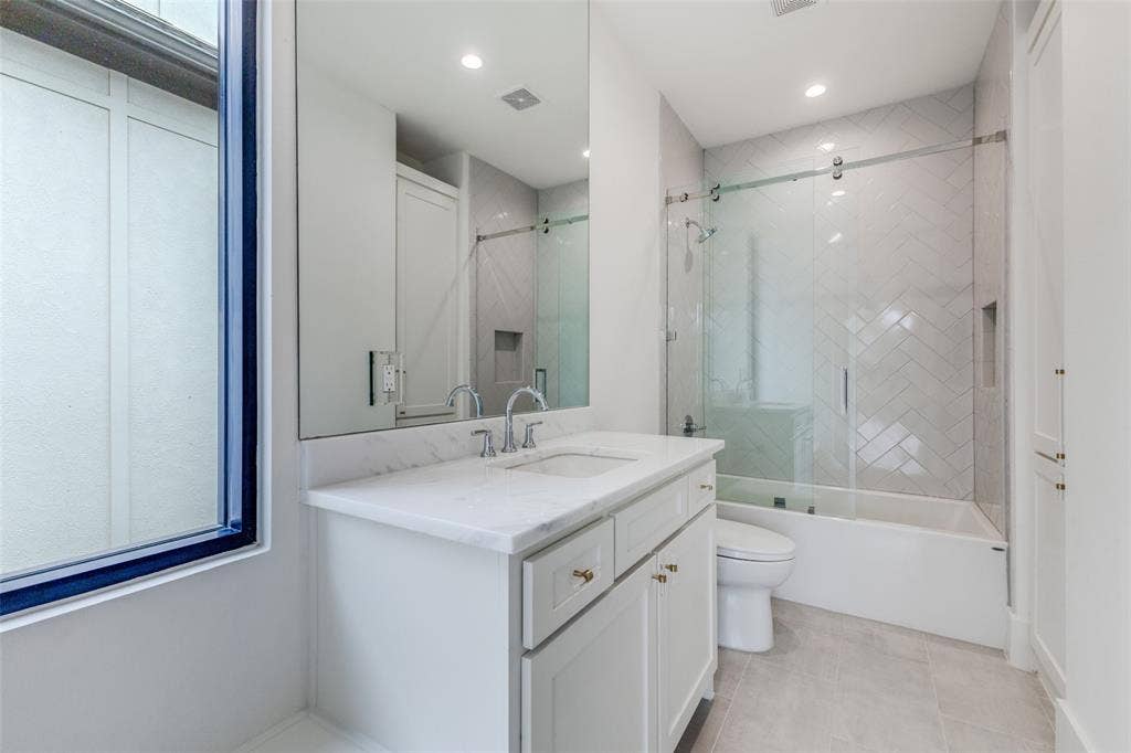 3629 McFARLIN Boulevard, University Park, TX 75205 Secondary Bath