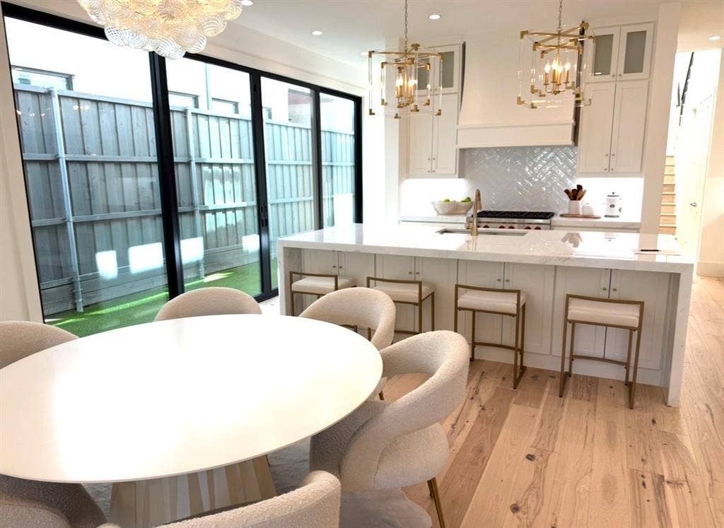 3629 McFARLIN Boulevard, University Park, TX 75205 Dining Area open to the Breakfast Bar