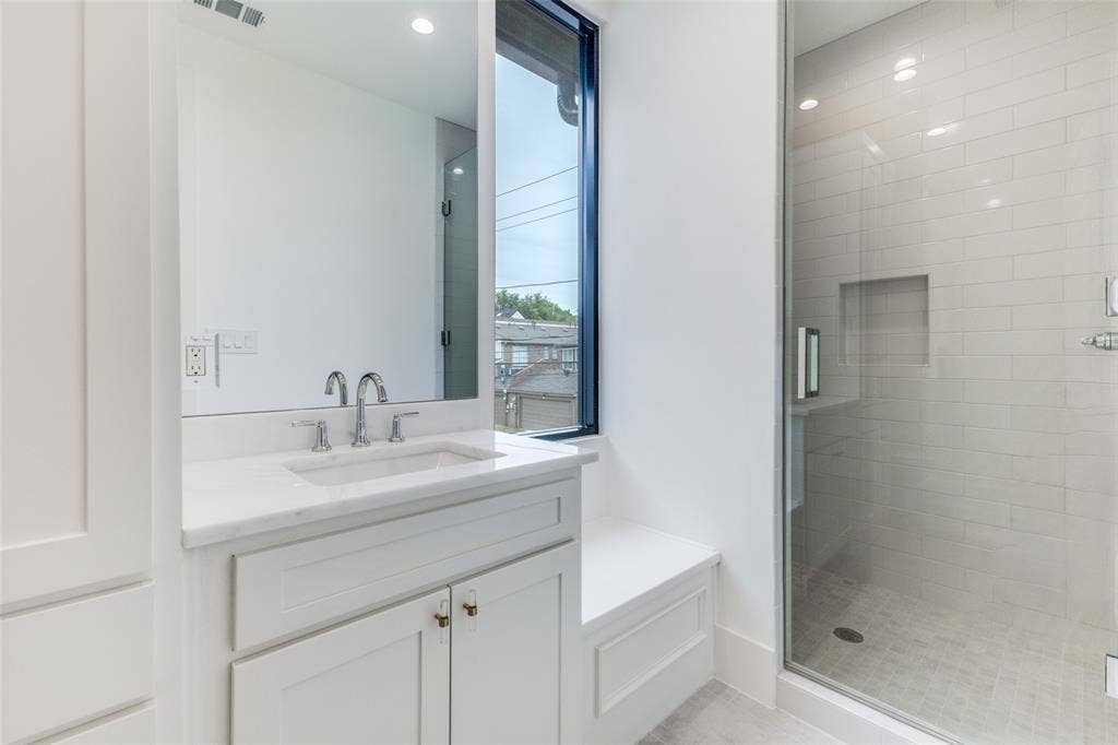3629 McFARLIN Boulevard, University Park, TX 75205 Secondary Bath
