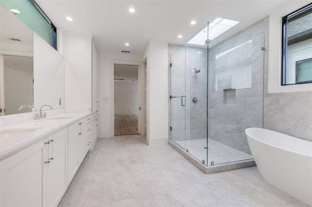 3629 McFARLIN Boulevard, University Park, TX 75205 Primary Bath