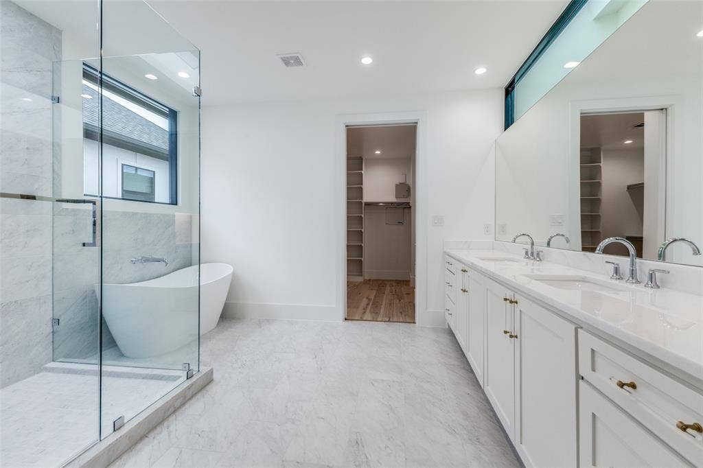 3629 McFARLIN Boulevard, University Park, TX 75205 Primary Bath with dual sinks & marble countertops