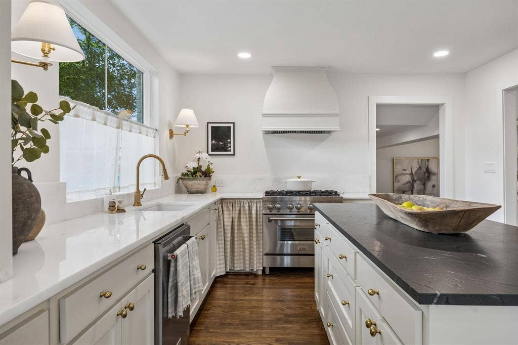 6839 Gaston Avenue, Dallas, TX 75214 6839 Gaston Avenue, Dallas, TX 75214