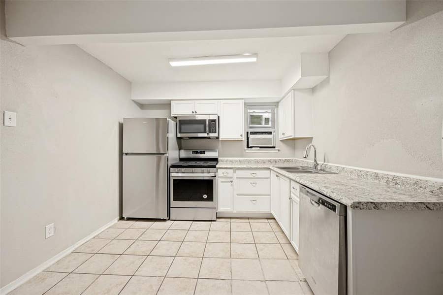 Property photo for 1001 W Elm Street, #204, Denison, TX