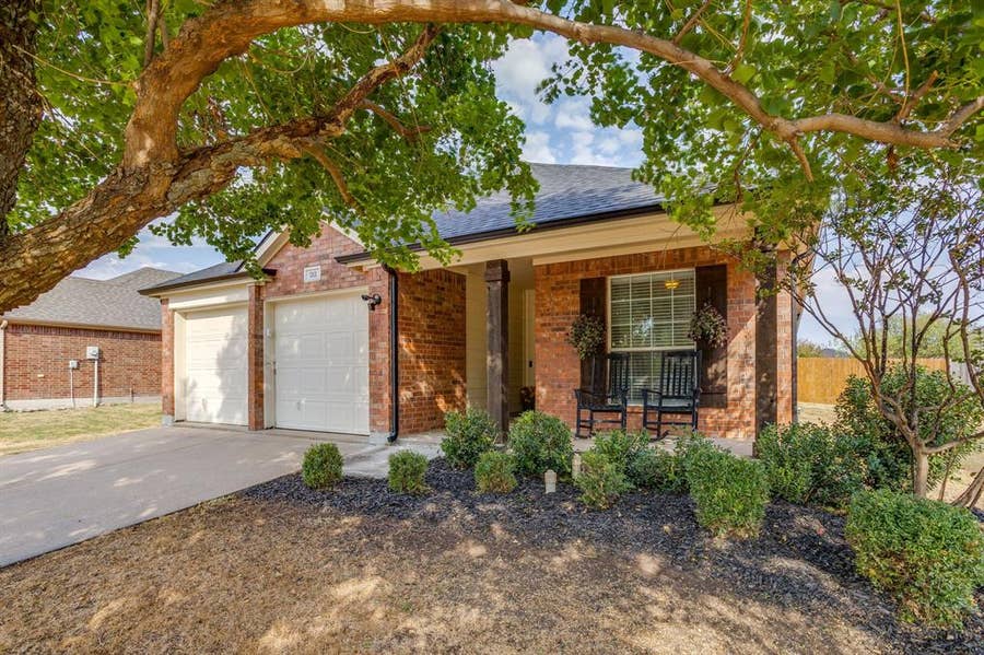 Property photo for 212 Bison Meadow Drive, Waxahachie, TX