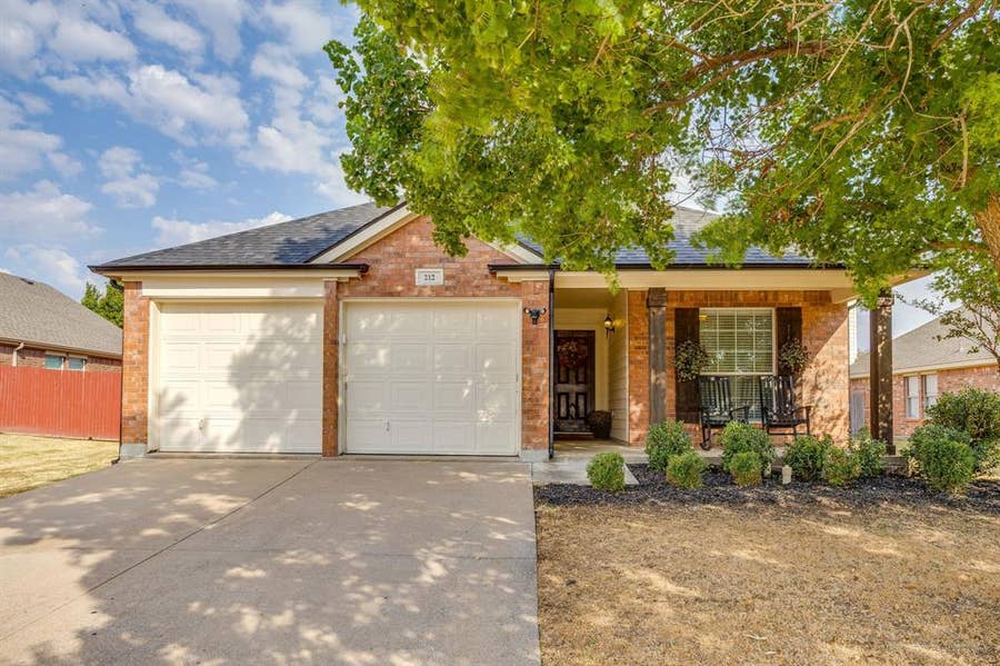 Property photo for 212 Bison Meadow Drive, Waxahachie, TX