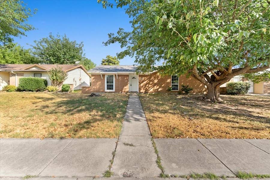 Property photo for 901 Wandering Way Drive, Allen, TX