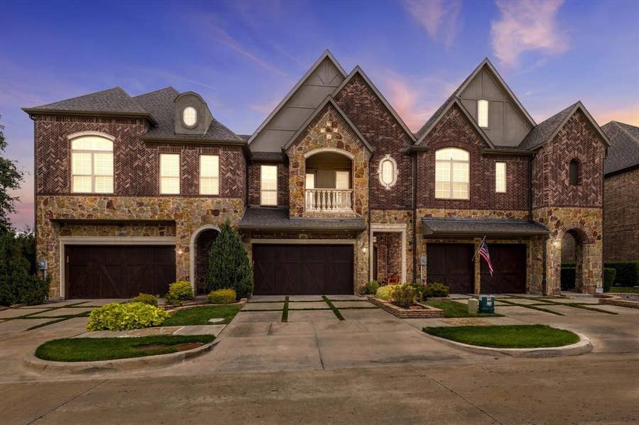 Property photo for 2809 Creekway Drive, Carrollton, TX
