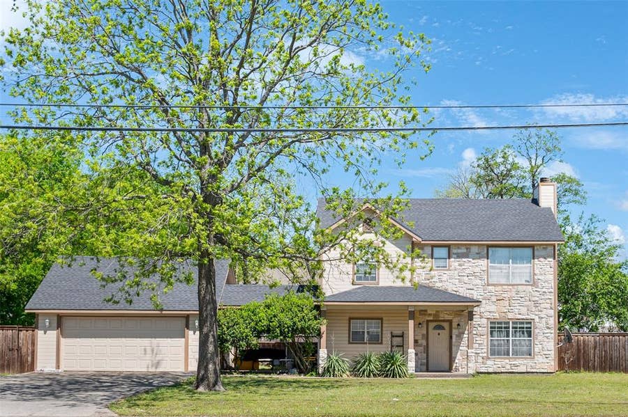 Property photo for 487 S Waco Street, Van Alstyne, TX