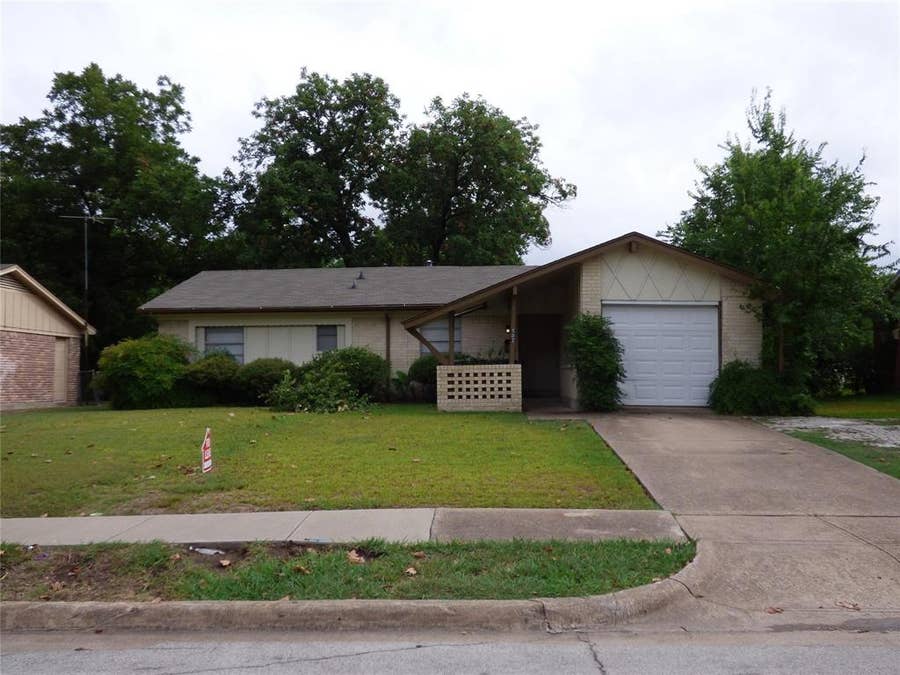 Property photo for 502 Moonlight Drive, Garland, TX
