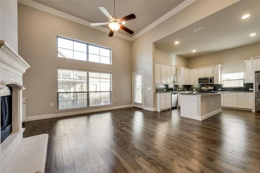 Property photo for 915 Birds Fort Trail, Arlington, TX