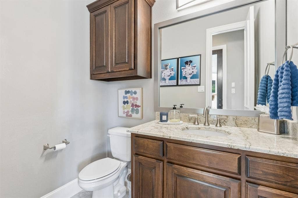 1530 Stillhouse Hollow Drive, Prosper, TX 75078 First floor pool bath