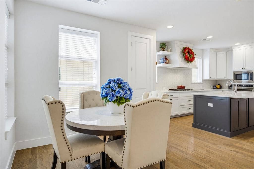 Dining open to living