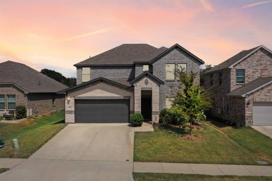 Property photo for 233 Luna Lane, Lake Dallas, TX