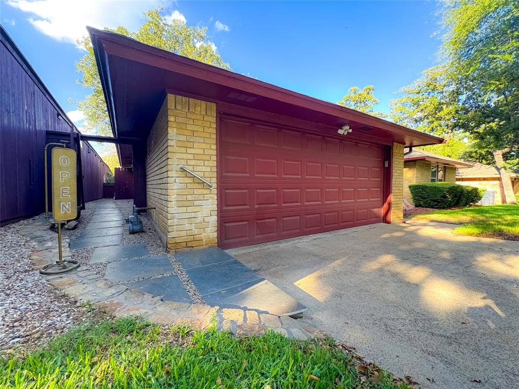 4805 Bonneville Drive, Arlington, TX 76016 4805 Bonneville Drive, Arlington, TX 76016