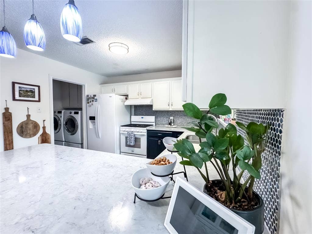 4805 Bonneville Drive, Arlington, TX 76016 4805 Bonneville Drive, Arlington, TX 76016