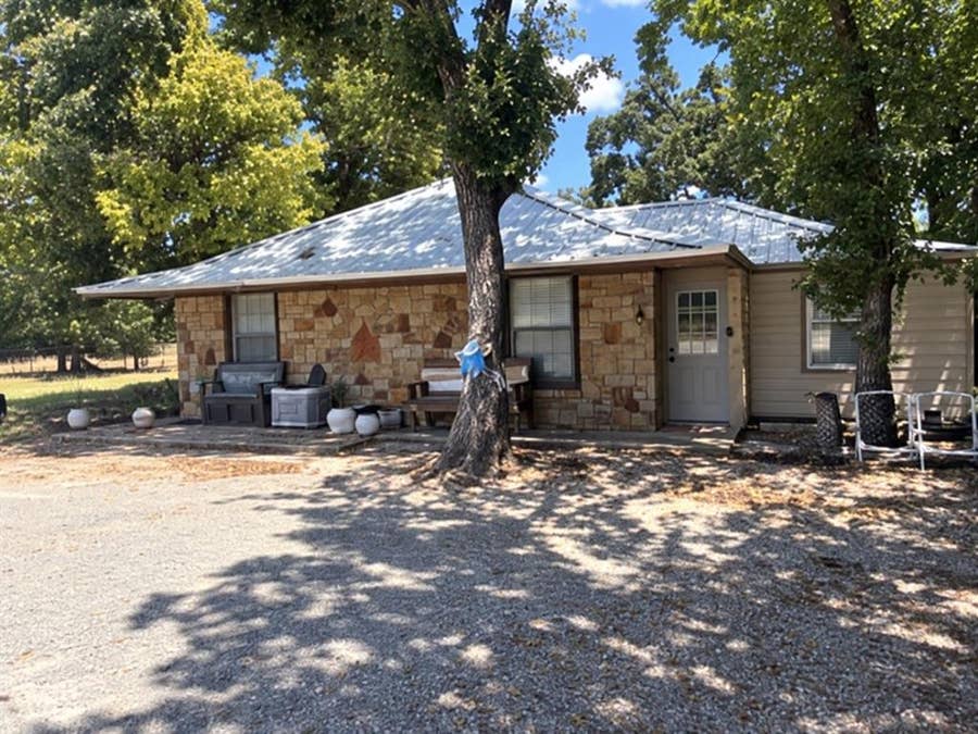 Property photo for 9001 Fm 2210 E, Poolville, TX