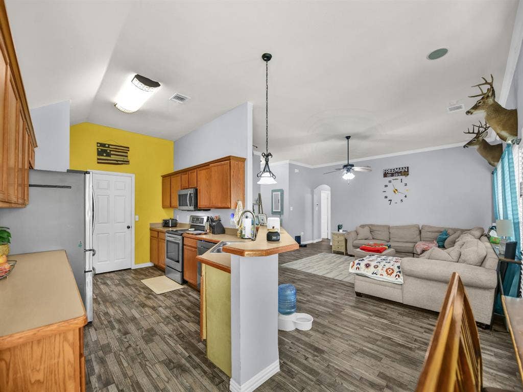 780 Stribling Circle, Azle, TX 76020 780 Stribling Circle, Azle, TX 76020