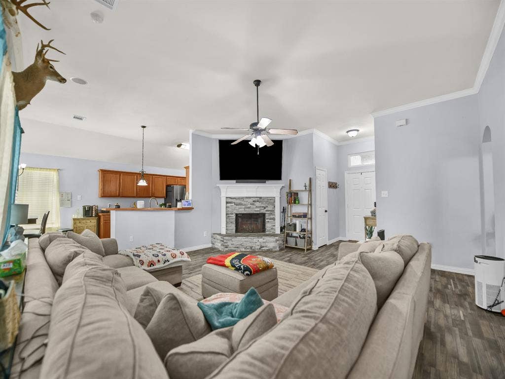780 Stribling Circle, Azle, TX 76020 780 Stribling Circle, Azle, TX 76020