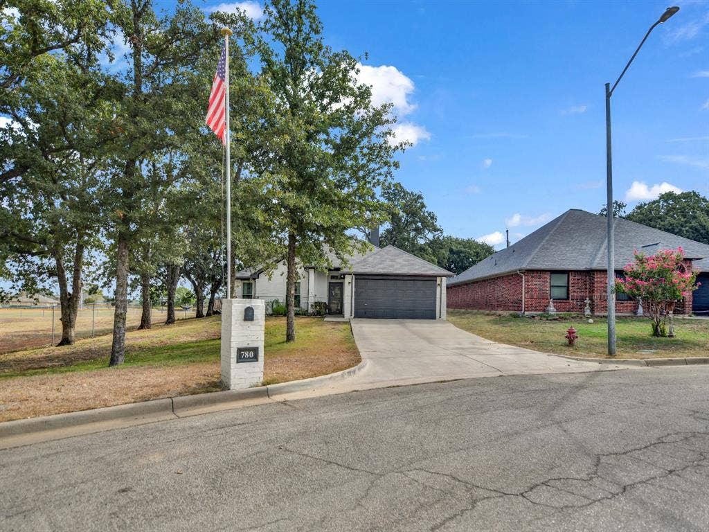 780 Stribling Circle, Azle, TX 76020 780 Stribling Circle, Azle, TX 76020