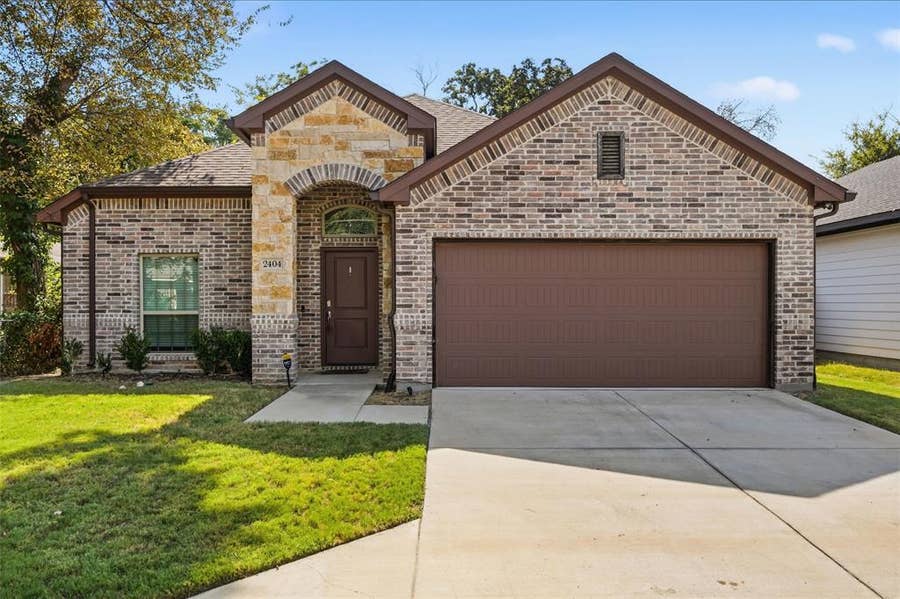 Property photo for 2404 Macon Street, Dallas, TX