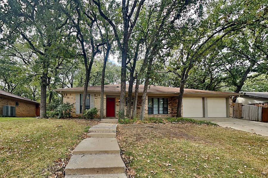 Property photo for 305 Bremen Drive, Hurst, TX