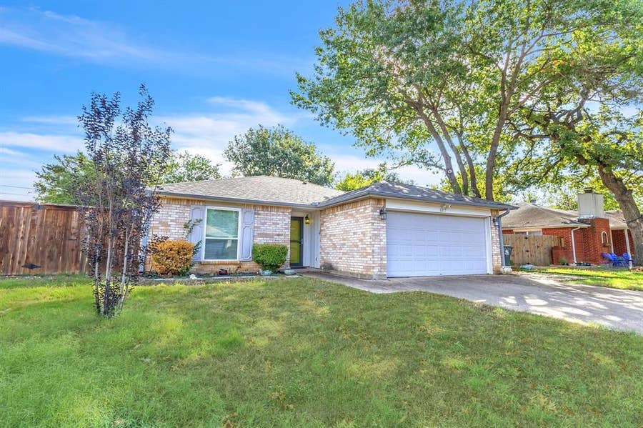Property photo for 6217 Springwood Drive, Arlington, TX