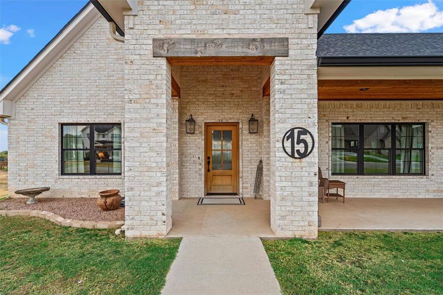 Property photo for 15 Pareya Circle, West, TX