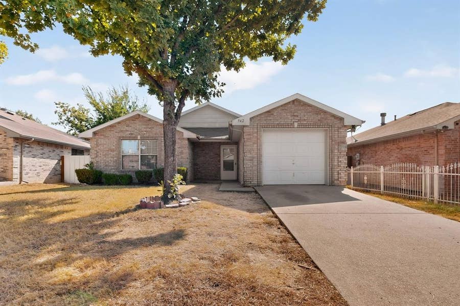Property photo for 942 Algonquin Drive, Dallas, TX