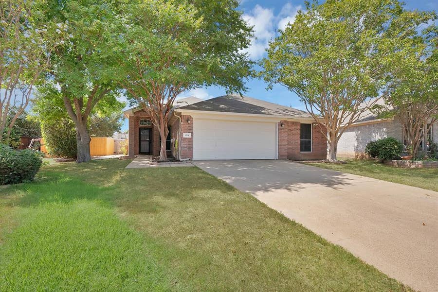 Property photo for 109 Goldeneye Lane, Fort Worth, TX
