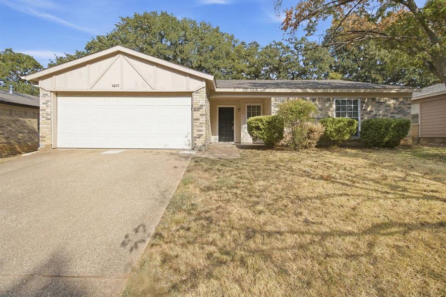 Property photo for 4807 Crestmont Court, Arlington, TX