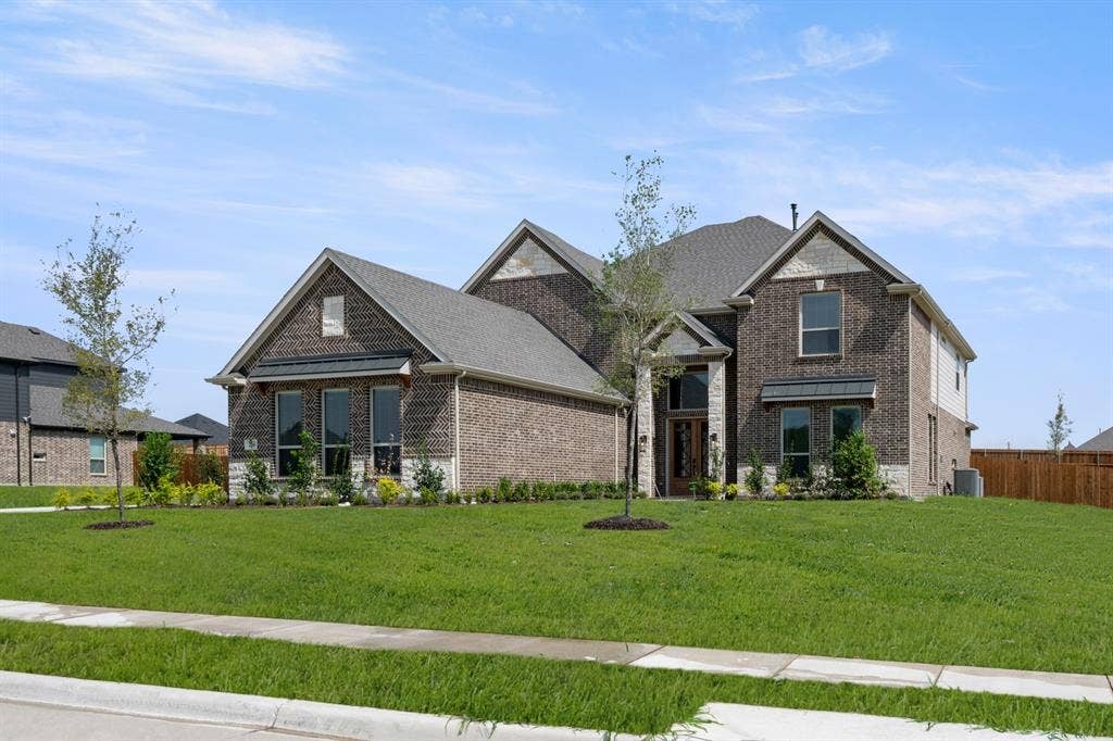 200 Cheyenne Mountain- Front-2