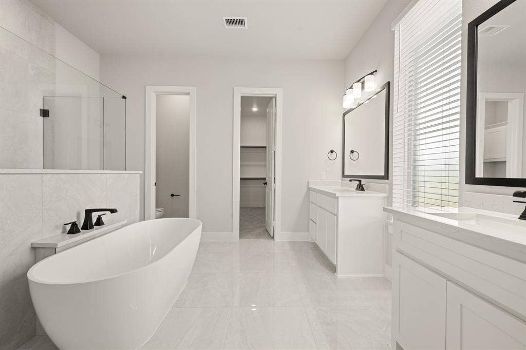 200 Cheyenne Mountain- Primary Suite-3