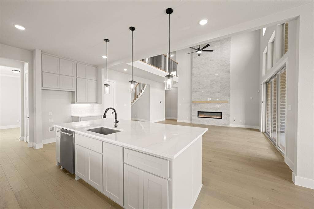 200 Cheyenne Mountain- Kitchen-5