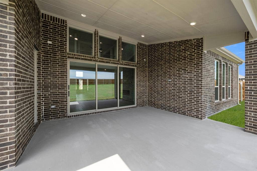 200 Cheyenne Mountain- Back  (2)