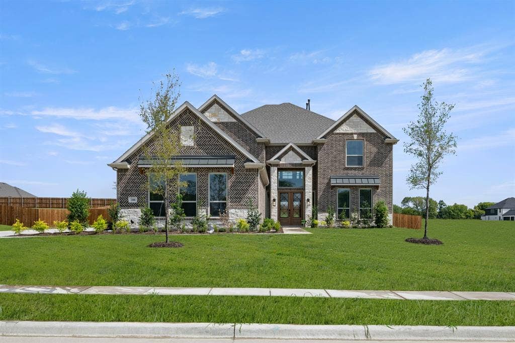 200 Cheyenne Mountain- Front-1