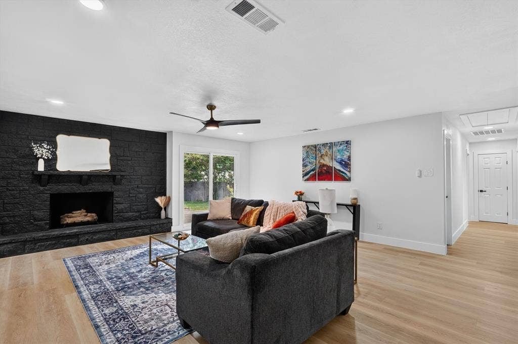 1104 Westwood Drive, Plano, TX 75075 1104 Westwood Drive, Plano, TX 75075