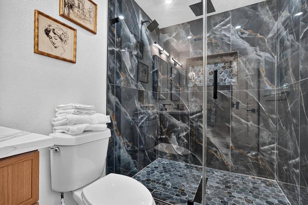 1104 Westwood Drive, Plano, TX 75075 1104 Westwood Drive, Plano, TX 75075