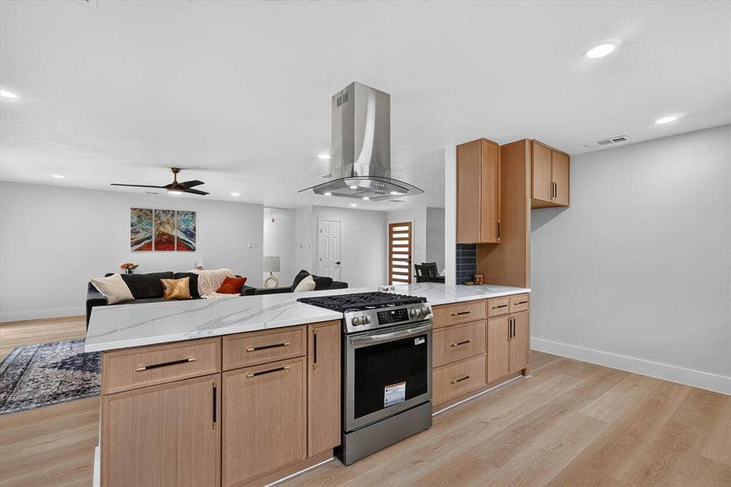 1104 Westwood Drive, Plano, TX 75075 1104 Westwood Drive, Plano, TX 75075