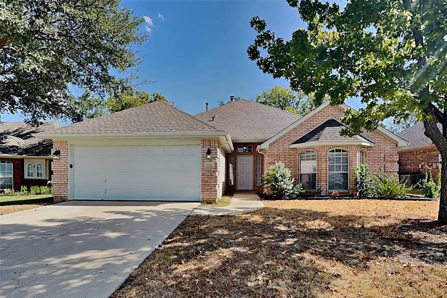 Property photo for 1121 Springwood Drive, Saginaw, TX