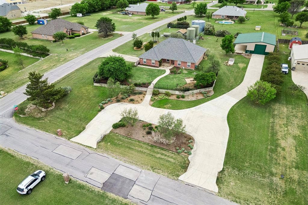 Perfect Setting For Quiet Country Living