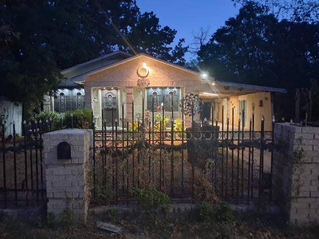 9522 Paramount Avenue, Dallas, TX 75217 9522 Paramount Avenue, Dallas, TX 75217