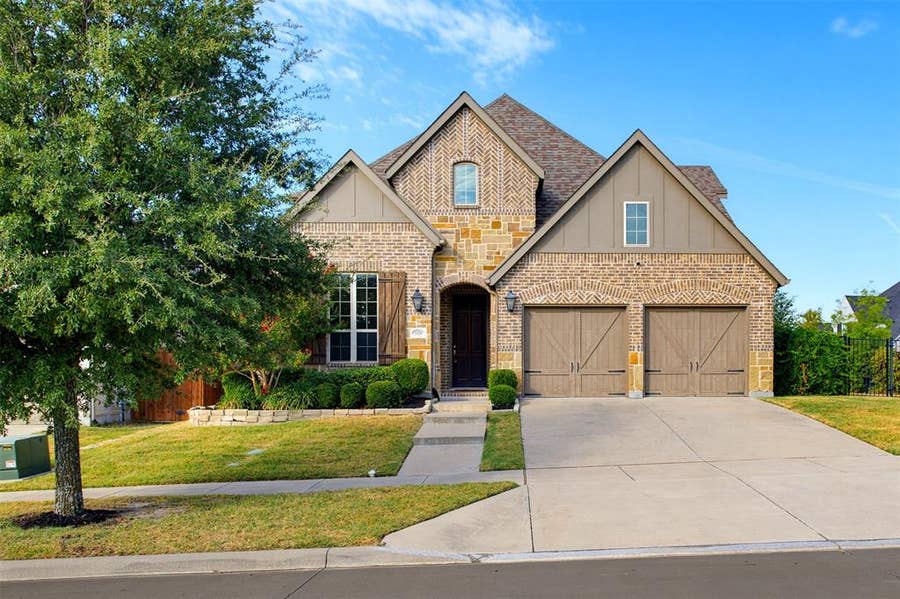 Property photo for 1920 Roundtree Circle E, Fort Worth, TX