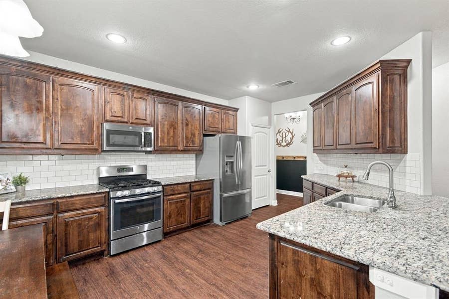 Property photo for 28 S Highland Drive, Sanger, TX